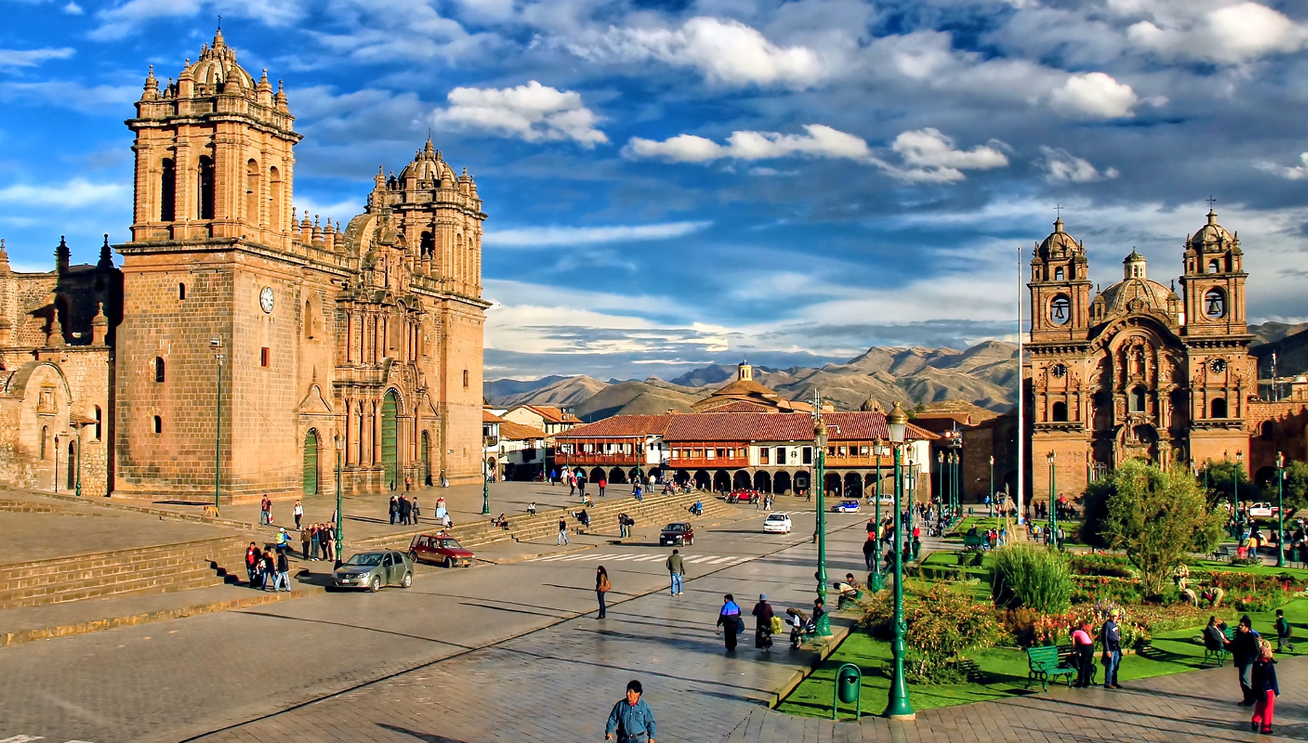 Plaza de Armas: Cusco's Vibrant Cultural Hub