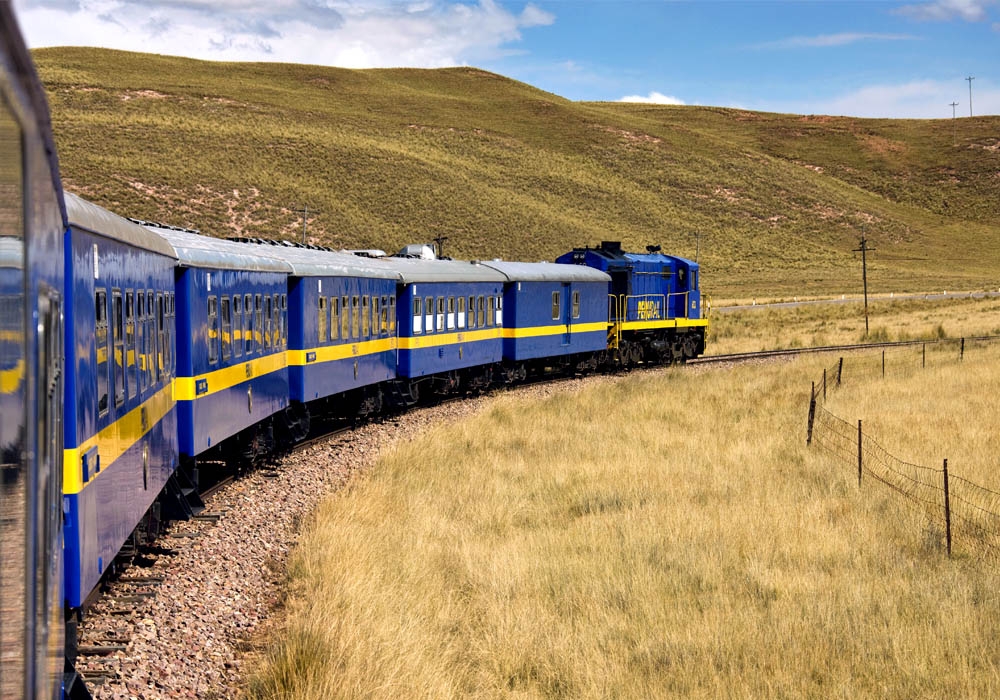 1 Titicaca train considered one of the most beautiful between the cities of Cusco and Puno
