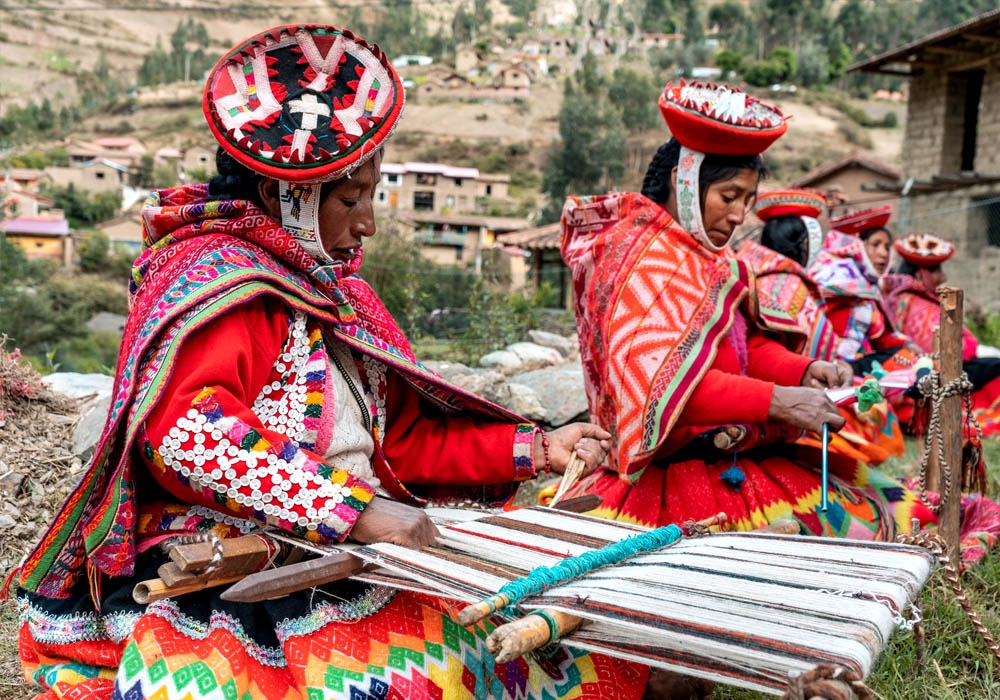 In Ccorccor - Chinchero still uses the traditional Andean weaving techniques