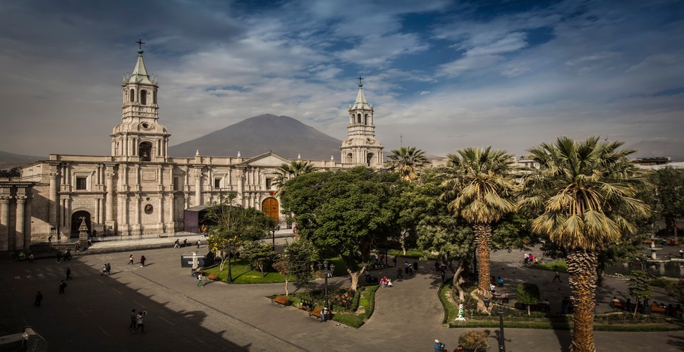 Make sure you visit the cathedral on your Arequipa tours. This magnificent building on the Plaza de Armas is the main attraction in the historical center. Construction of the cathedral began in 1540 and continued over the centuries, resulting in a blend of architectural styles, including Baroque, Renaissance, and Gothic.