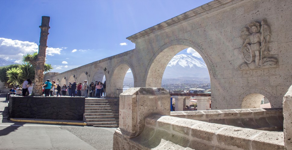  The Yanahuara Viewpoint in Arequipa offers panoramic views of the city and the surrounding volcanoes, of Misti, Chachani, and Pichu Pichu. You can visit on your Arequipa walking tour and explore its colonial architecture and narrow cobblestone streets.