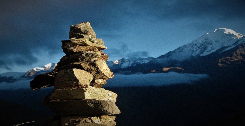  Salkantay is the highest peak in the Vilcabamba mountain range. The Salkantay trek offers stunning views of the snow-capped peaks and high-altitude landscapes. Building apachetas is a ritual for connecting with the Andean landscape and its spiritual significance.