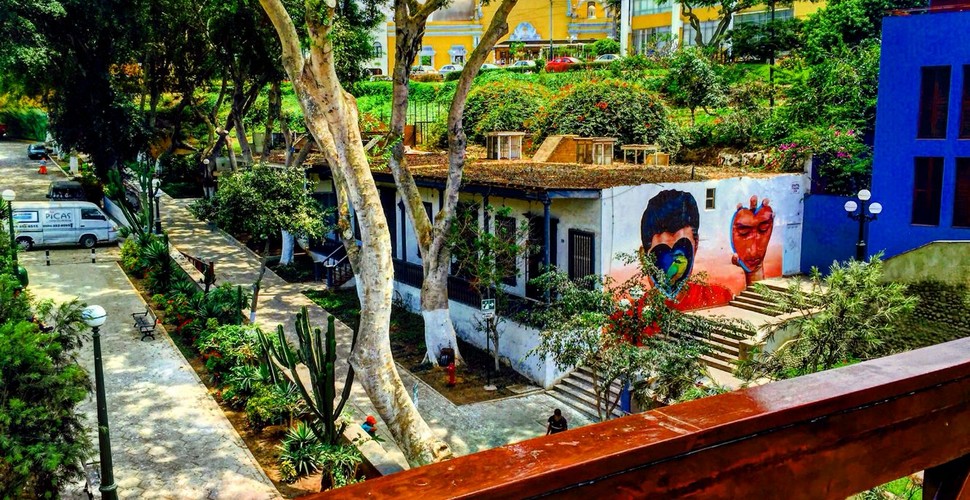 Barranco is home to numerous art galleries showcasing the work of both local and international artists. It's a great place to explore and discover new talent. See the streets of Barranco when you visit Lima. They are adorned with colorful murals and street art, adding to the neighborhood's creative vibe.