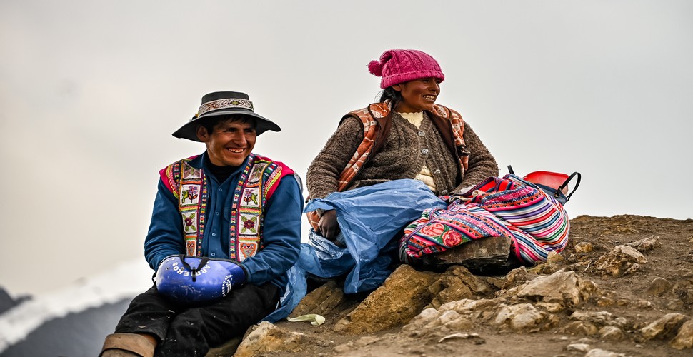 On Peru, adventure tours you can immerse yourself in the culture of the Ausangate people. Trek through the awe-inspiring landscapes, including Peru´s Rainbow Mountain and the high-altitude glacial lakes of the Ausangate region.