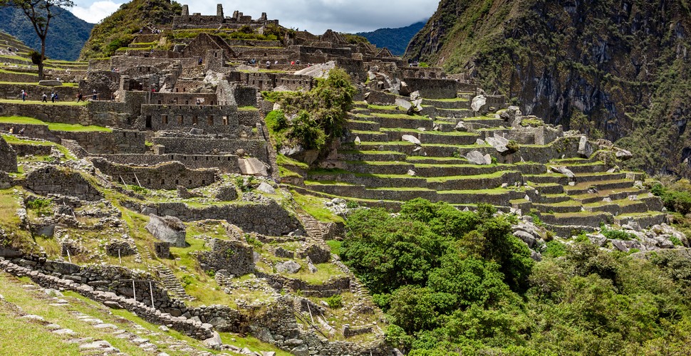 On your Machu Picchu day trip from Cusco, your guide will explain about the Incas and sustainability. Machu Picchu is an example of the sustainable way of life of the Incas. This is represented in its advanced agricultural practices, water management systems, stone architecture, and cultural values.
