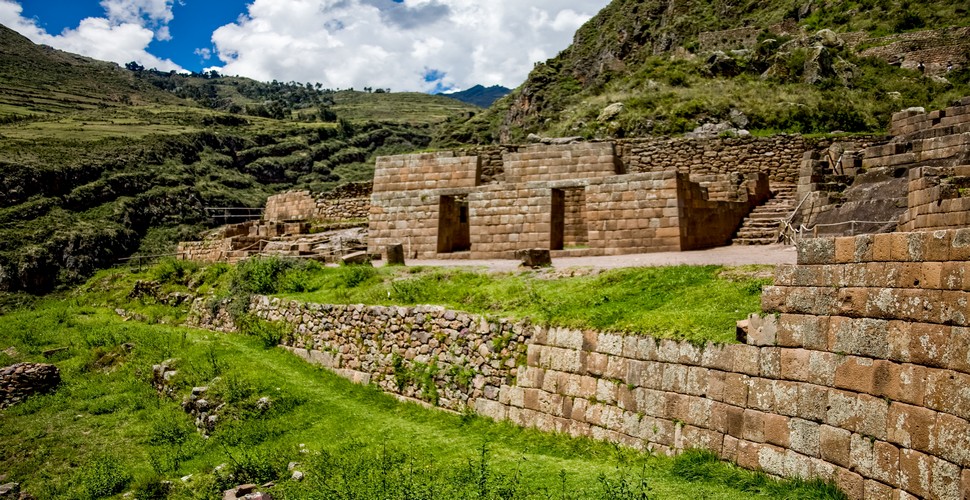 The Incas were masters of terrace farming, and Pisac is home to impressive agricultural terraces that are still in use today. On Cusco day trips to the Sacred Valley, your guide will explain how the Pisaq terraces not only provided fertile land for growing crops but also helped prevent erosion.