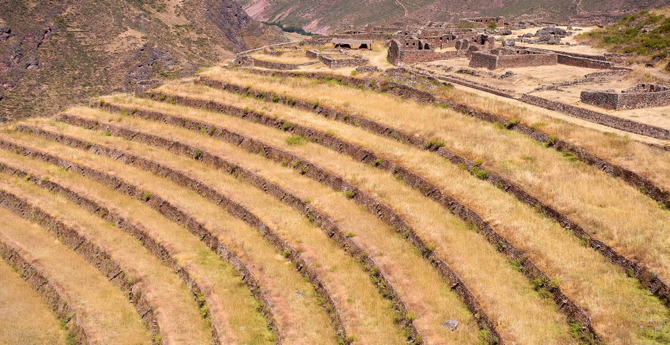 On your Sacred Valley tour from Cusco, you will visit the archaeological site of Pisaq. The Incas had a deep respect for the natural environment and sought to live in harmony with it. This is evident in the layout of Pisac, which is designed to blend with the natural landscape rather than dominate it.