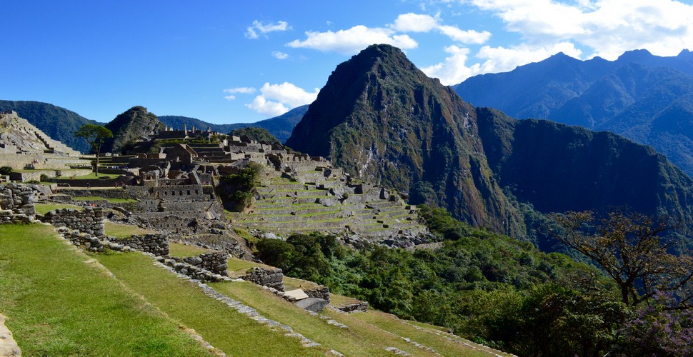 A Machu Picchu vacation package will allow you to experience the magic of Machu Picchu. Where ancient ruins are bathed in golden light against a backdrop of emerald mountains. As the sun illuminates every corner of this archaeological wonder, the beauty of Machu Picchu shines even brighter.
