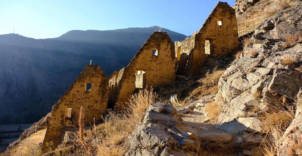 Pinkuylluna is less visited than some of the other archaeological sites in the Sacred Valley, making it a quieter and more peaceful place to explore. Ask us about tailor-made Peru private tours to visit Pinkuylluna. 
