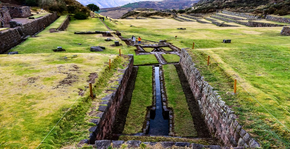  The most striking feature at Tipón on your Cusco day trips to The South Valley is its impressive irrigation system. The Incas were skilled in water management, and the elaborate system at Tipón demonstrates their ability to control and distribute water for agricultural purposes.