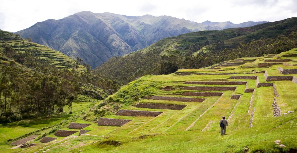 On Cusco tours to the South Valley is Tipón. Tipón features extensive agricultural terraces that are still in use today. These terraces were used by the Incas to grow a variety of crops, and their design allowed for efficient water management and soil conservation.