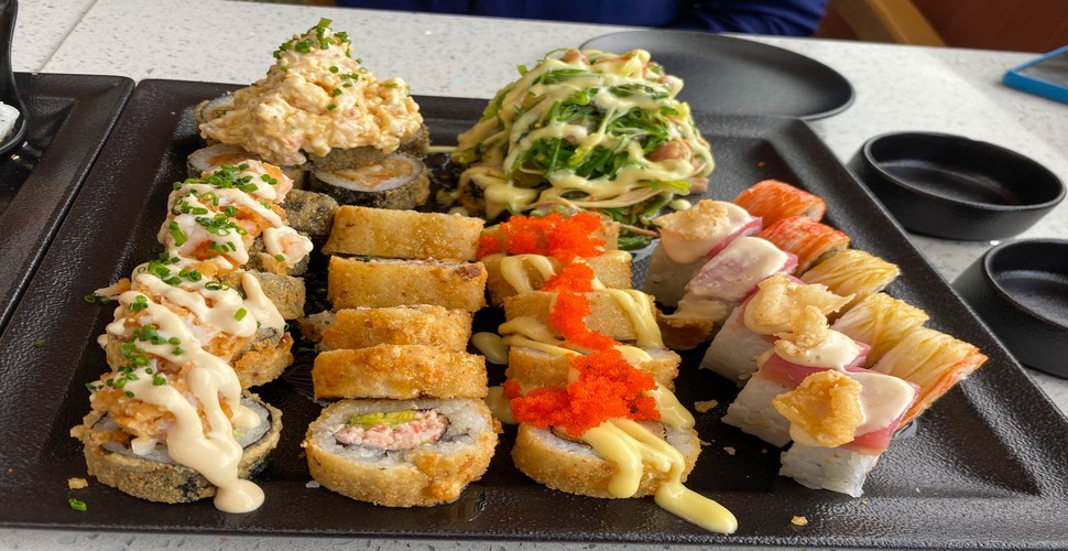 In Nikkei sushi, you'll often find traditional sushi ingredients like rice, nori (seaweed), and fresh fish, but with a Peruvian twist. Susi lovers should try the Nikkei versión on their Peru holiday packages!